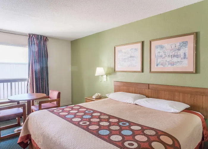 Super 8 By Wyndham Tifton