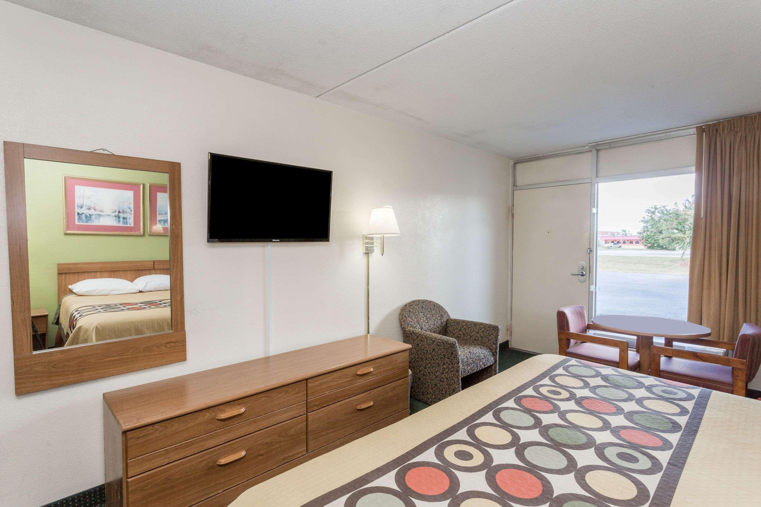 Super 8 By Wyndham Hotel