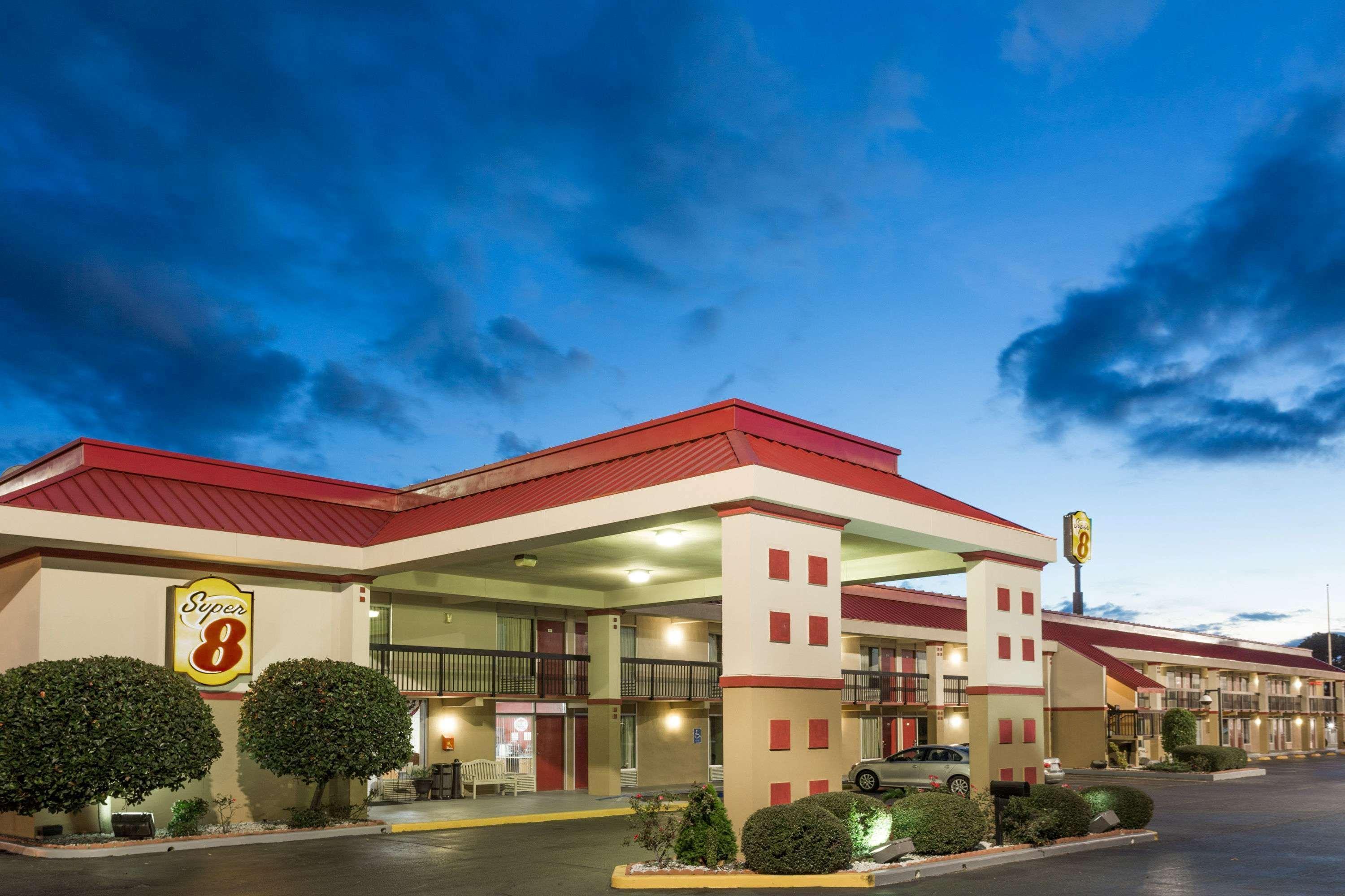 Super 8 By Wyndham Hotel 2*