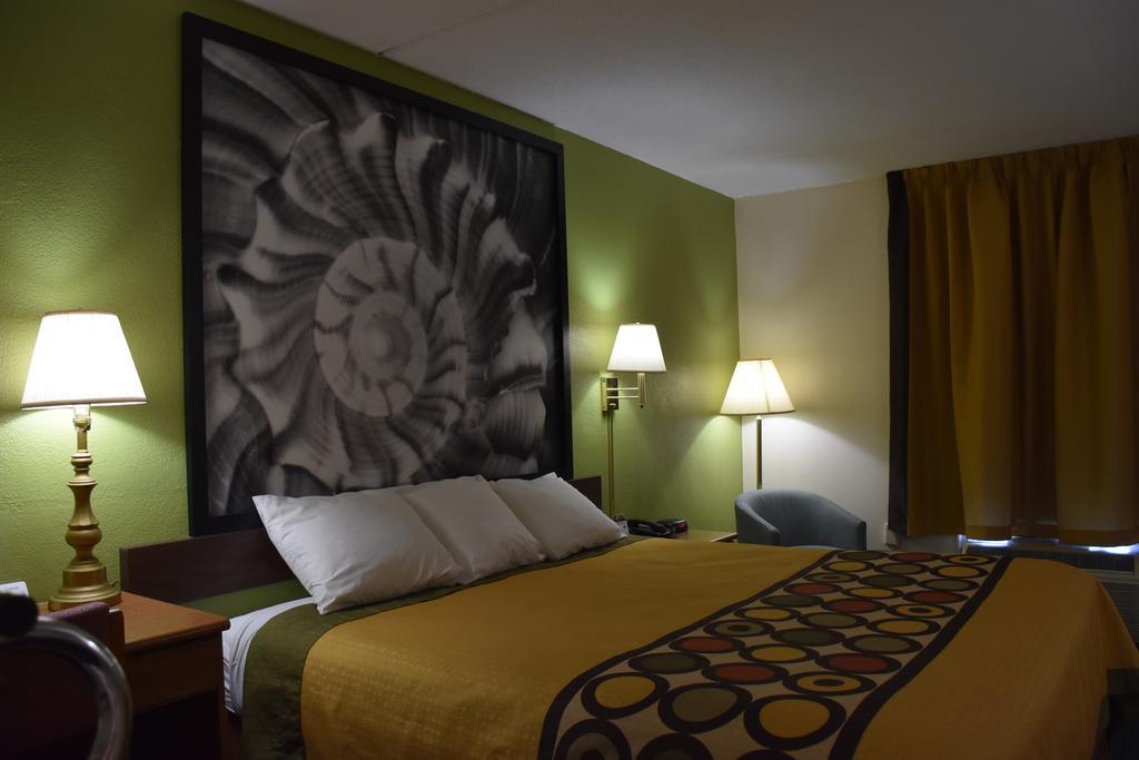 Super 8 By Wyndham Hotel 2*