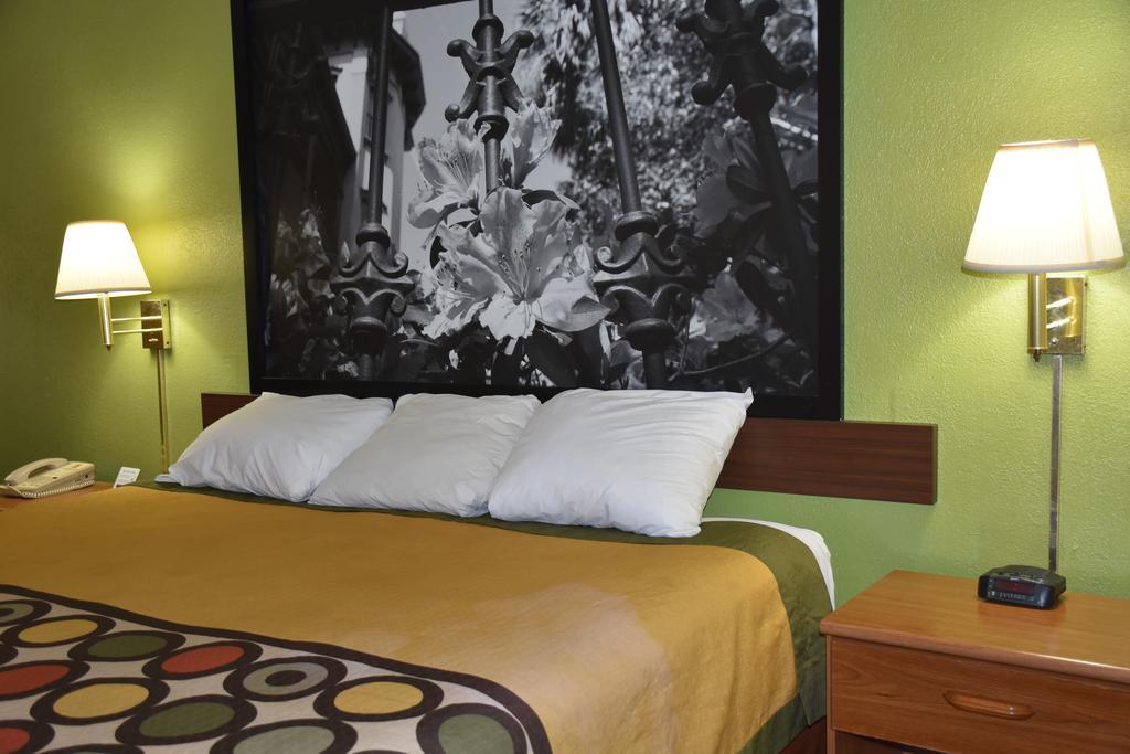 Super 8 By Wyndham Hotel