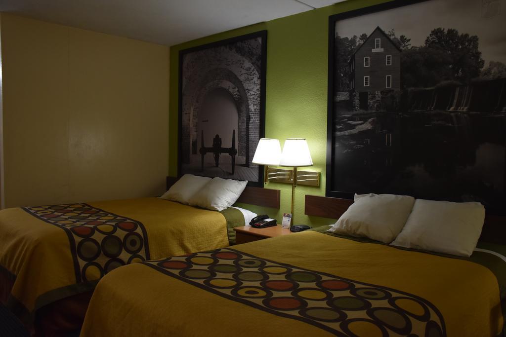 Super 8 By Wyndham Hotel