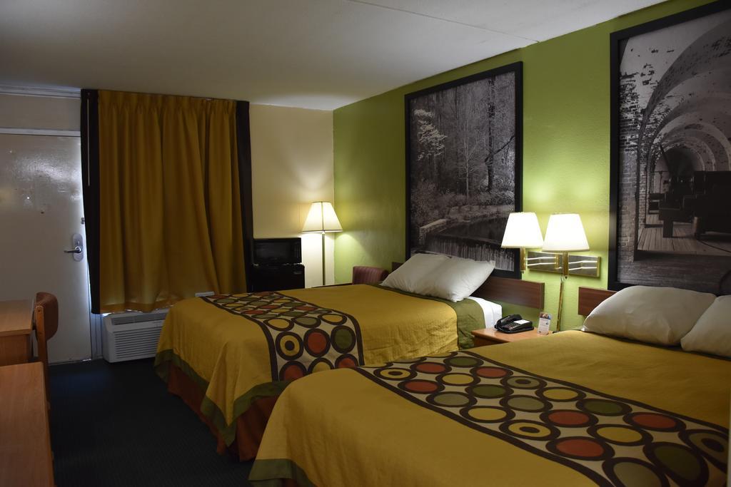 Super 8 By Wyndham Hotel