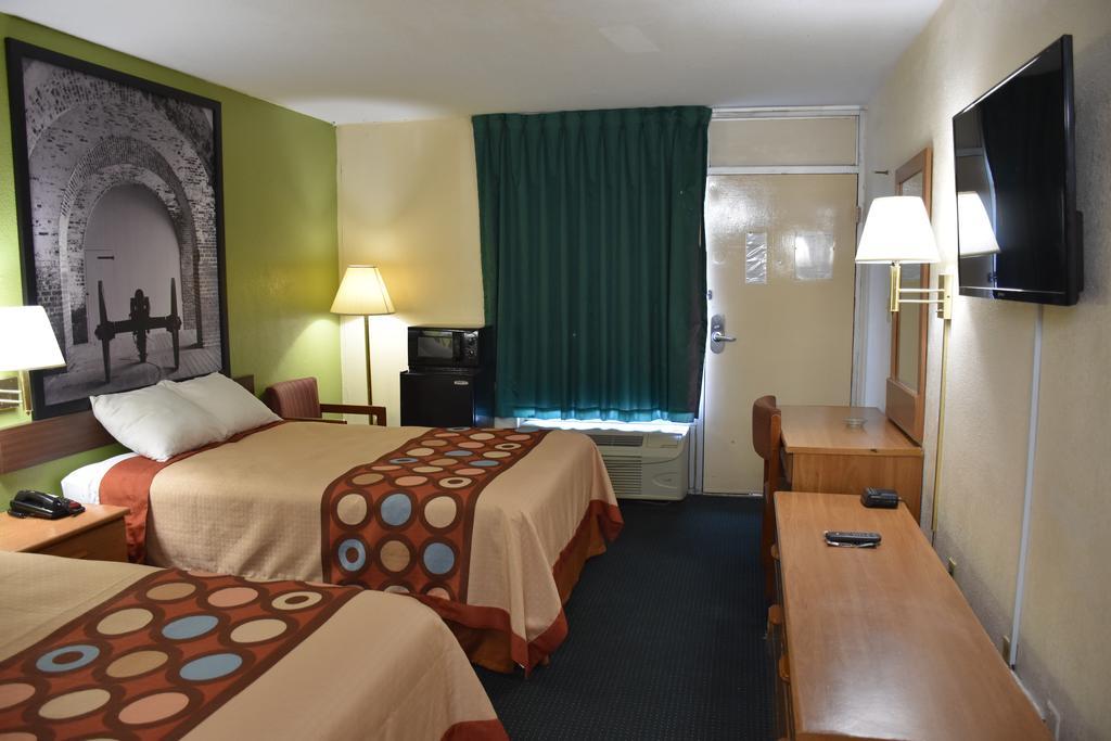 Super 8 By Wyndham Hotel