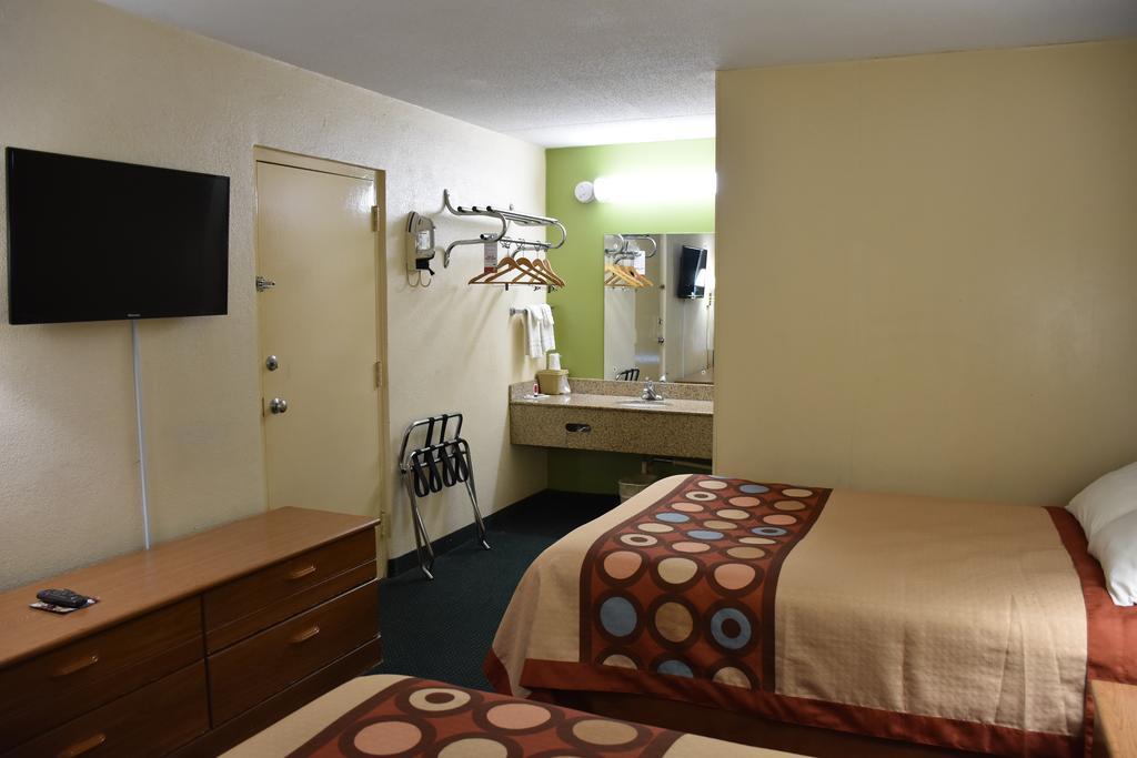 Super 8 By Wyndham Hotel 2*