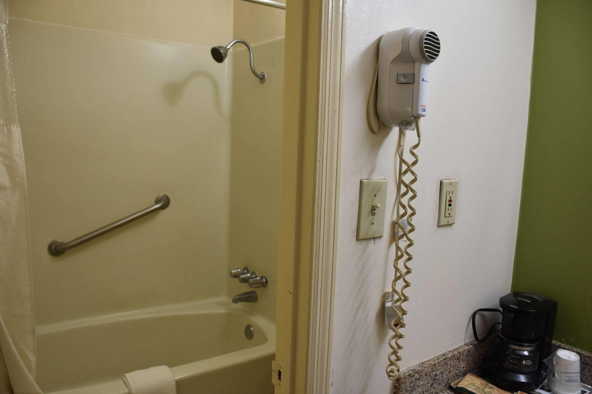 Super 8 By Wyndham Hotel 2*
