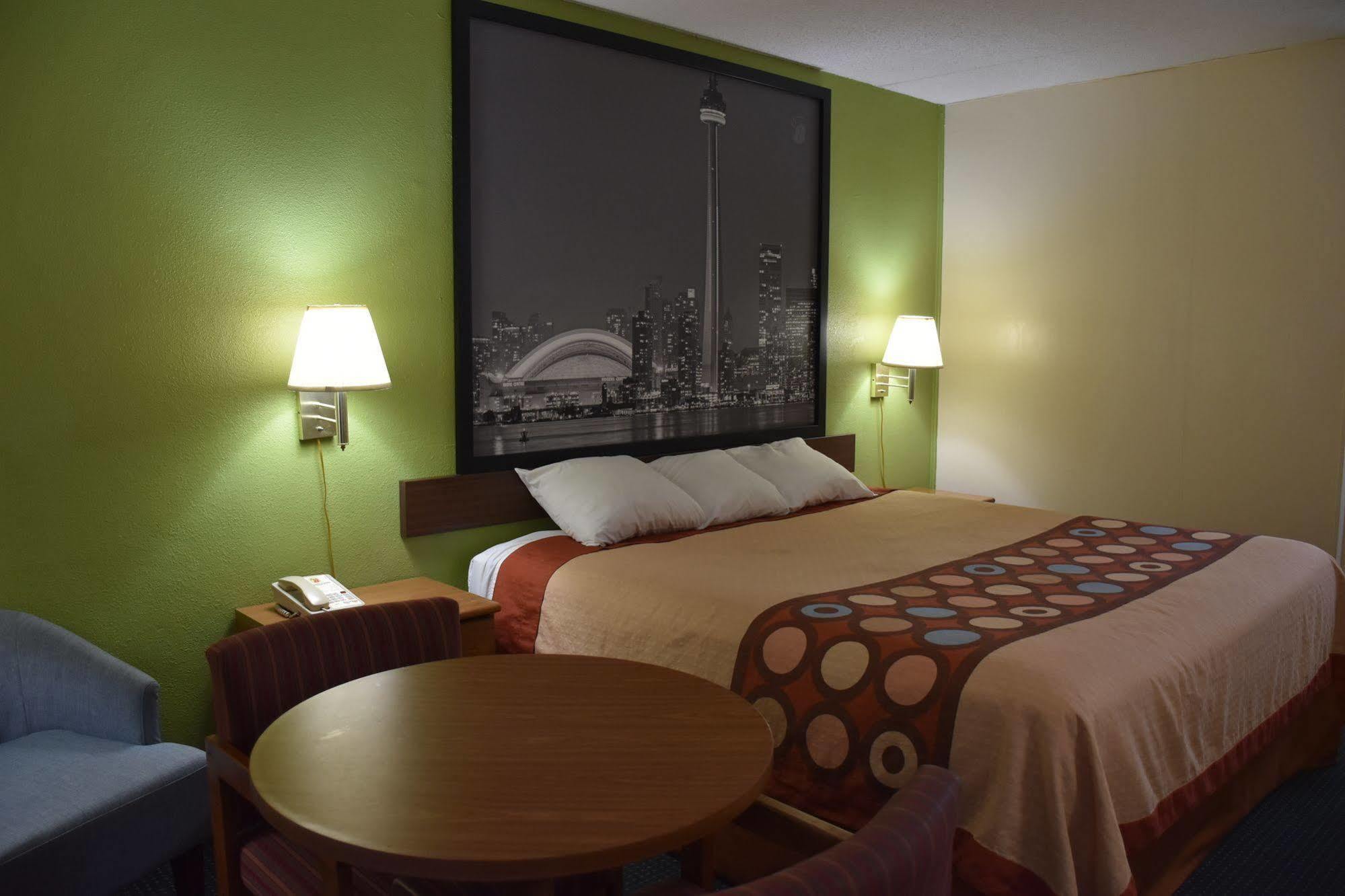 Super 8 By Wyndham Hotel 2*
