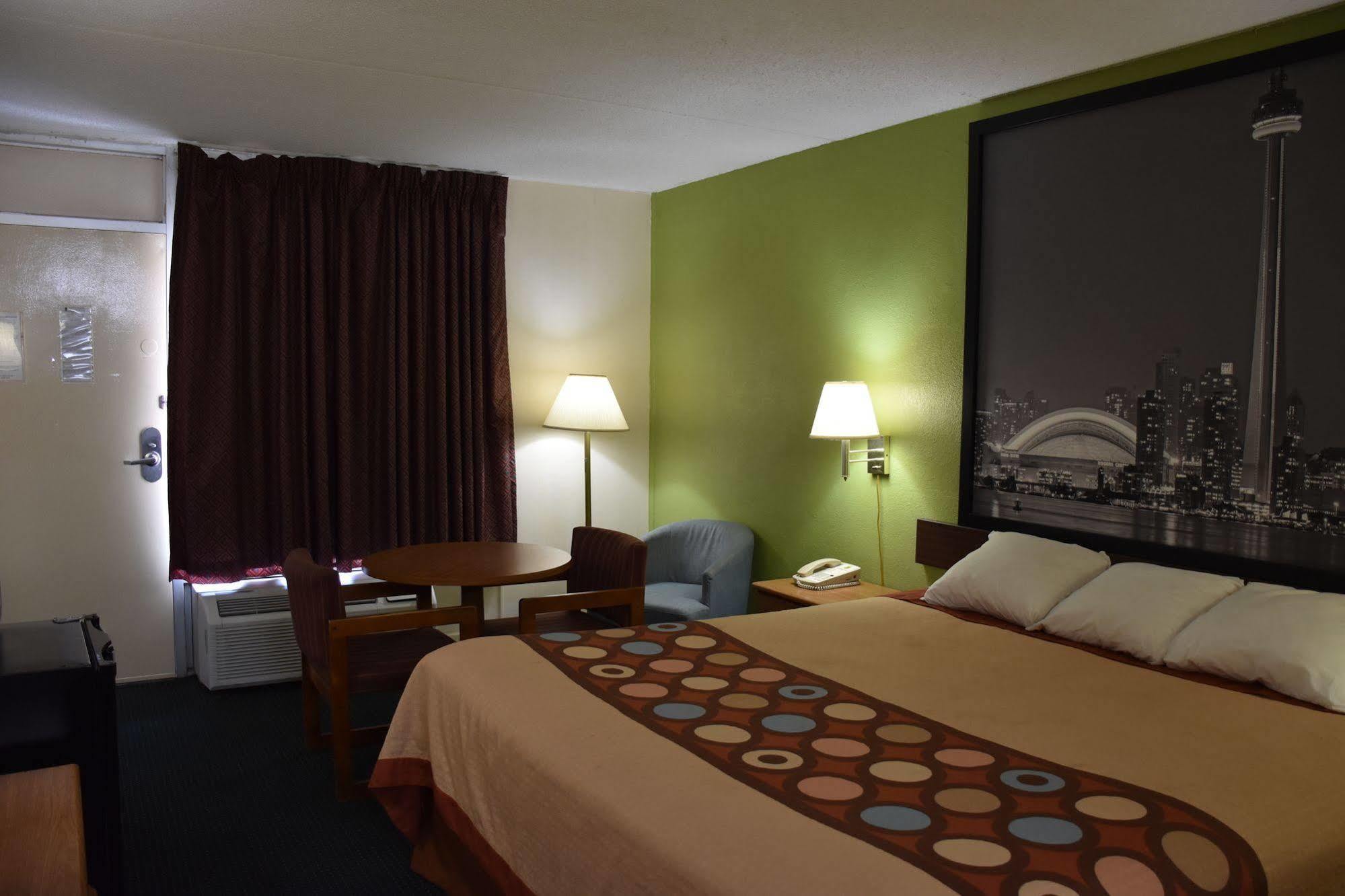 Super 8 By Wyndham Hotel